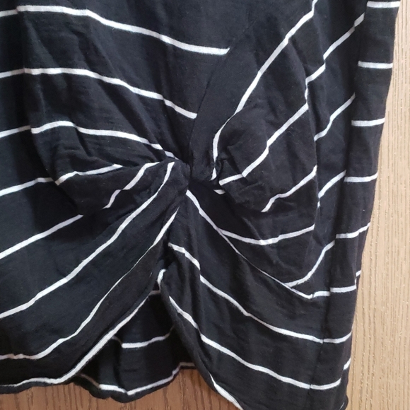 hippie laundry black white stripe tee vneck Size Medium - Picture 2 of 9